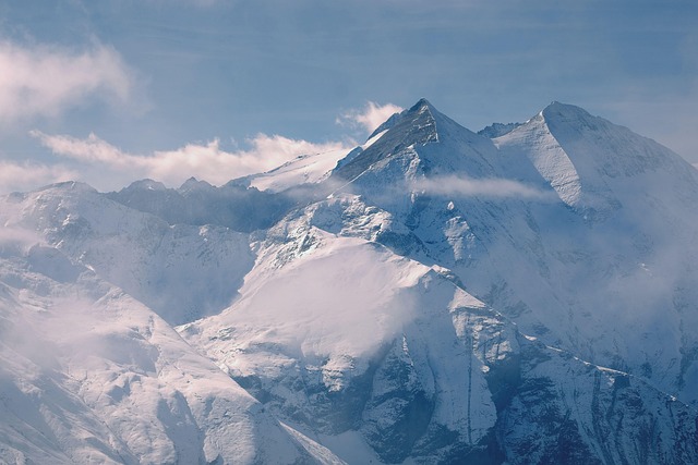 Premium Transfer for Corporate Retreats in the Alps: Creating Unforgettable Executive Experiences